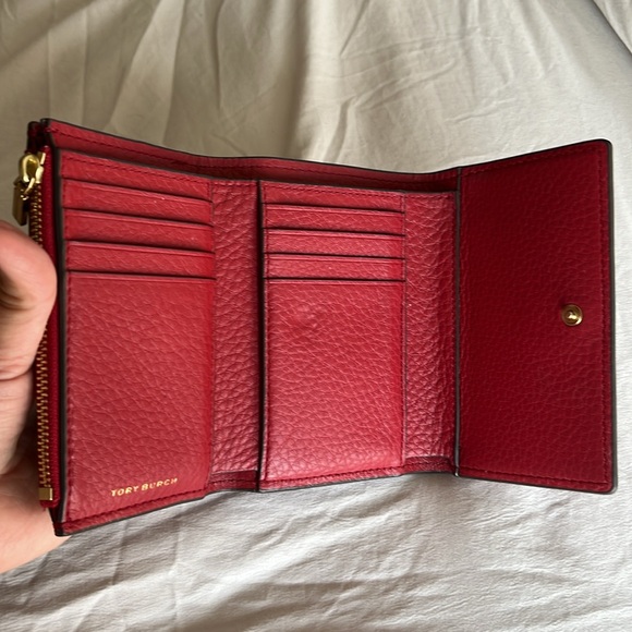 TORY BURCH LIMITED EDITION KIRA MEDIUM
FLAP WALLET - Picture 2 of 9